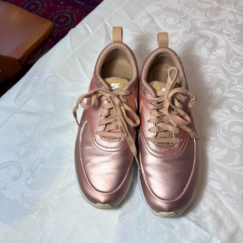 Nike Air Max Thea SE Women’s Metallic Rose Running Shoe Size 7.5